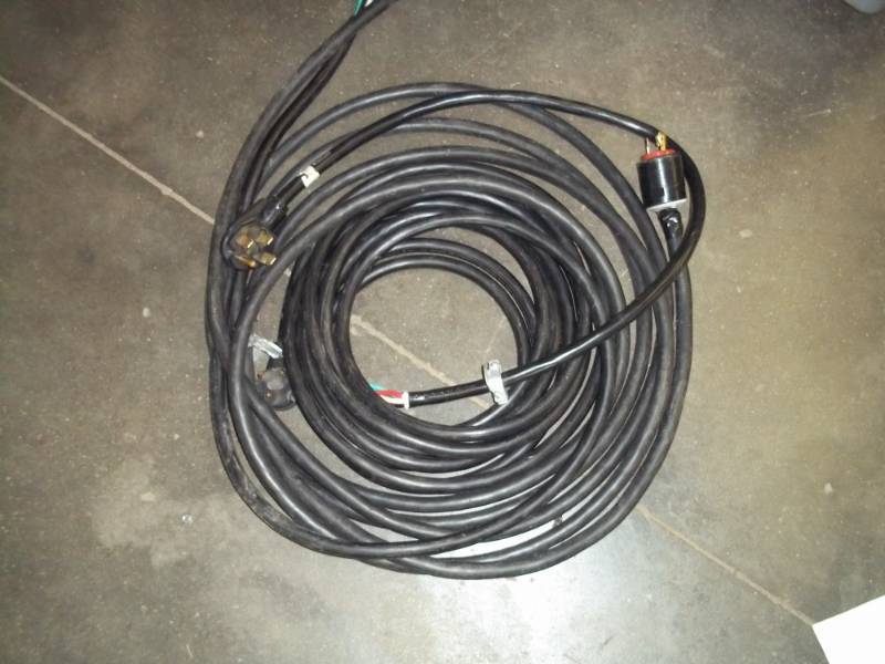 lot 137 image: Heavy Duty Electrical Wire with plug
