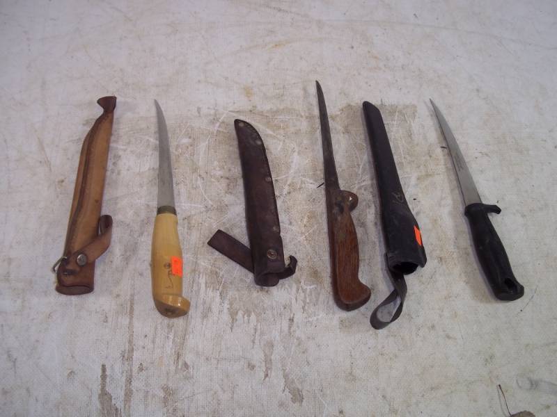 lot 146 image: 3 Filet Knifes