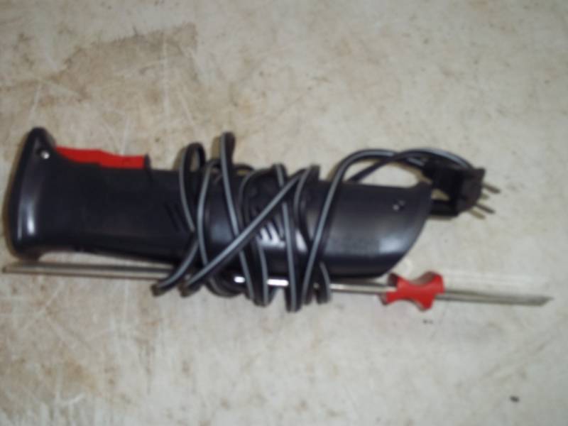 lot 166 image: Electric Knife