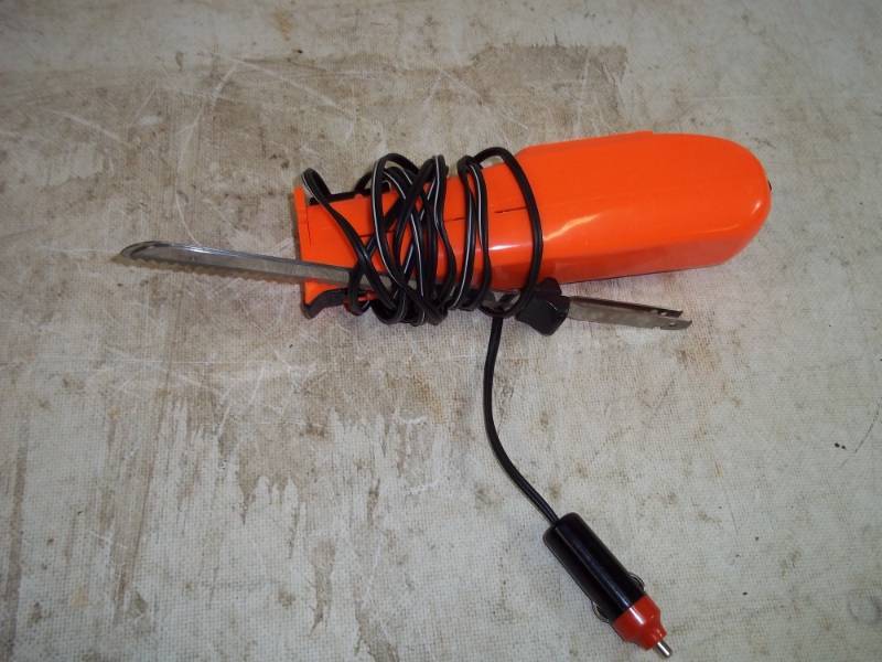 lot 168 image: Electric Knife