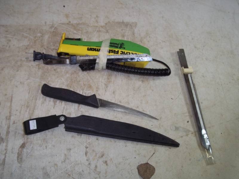 lot 170 image: Electric Knife and Filet Knife