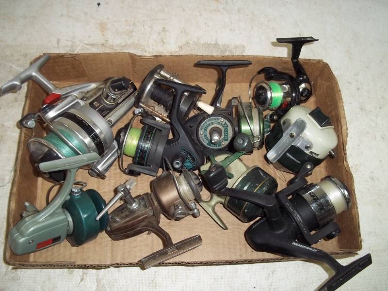 lot 171 image: Fishing Reels for parts or repair