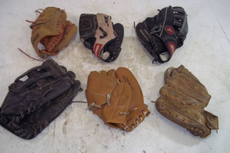 lot 176 image: 6 Leather Ball Gloves