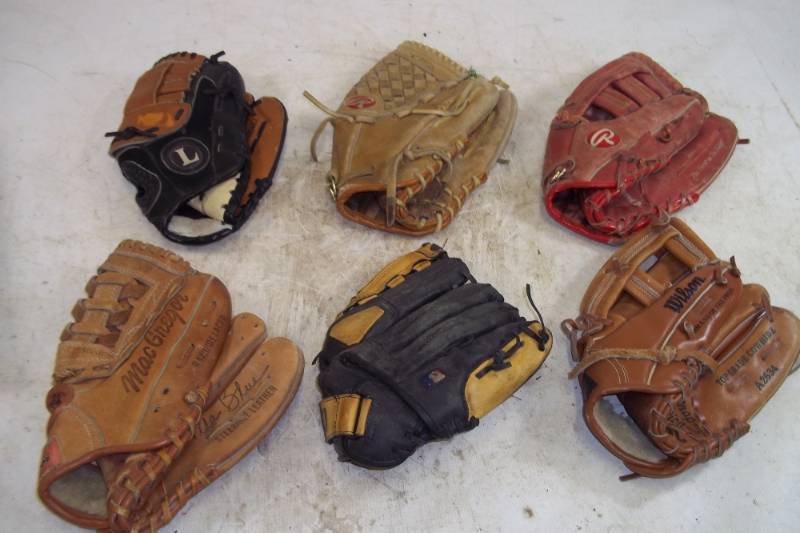 lot 177 image: 6 Leather Ball Gloves