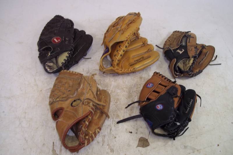 lot 178 image: 6 Leather Ball Gloves