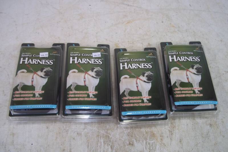 lot 180 image: 4 Small Dog Harness