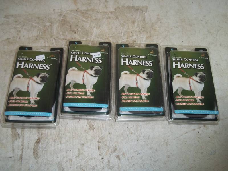 lot 182 image: 4 Small Dog Harness