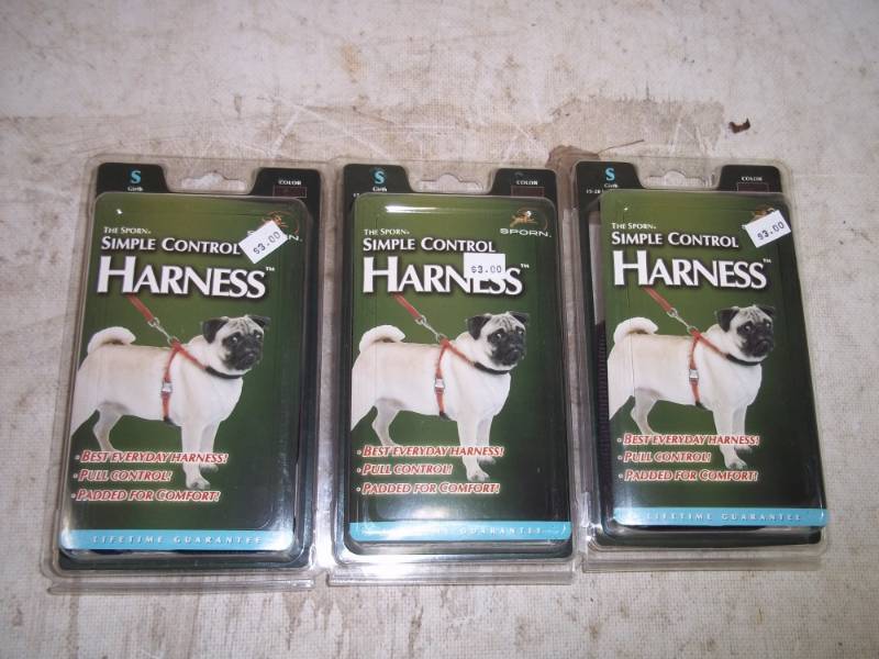 lot 185 image: 3 Small Dog Harness