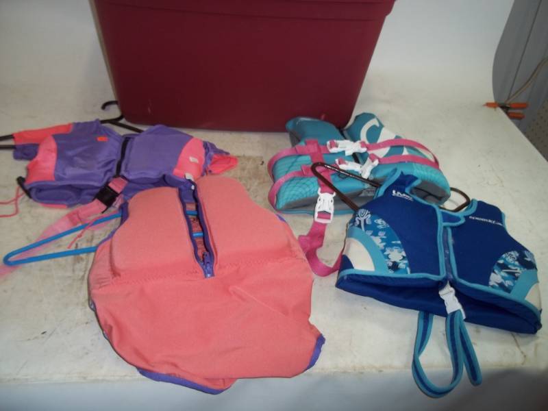 lot 188 image: Tote with 4 Swim Vests
