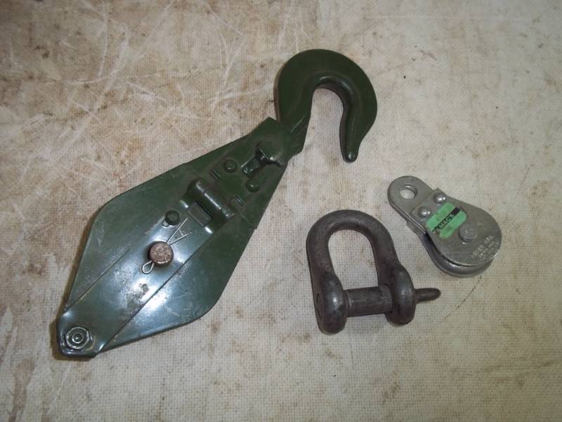 lot 202 image: Pulleys and Clevis