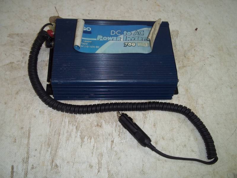 lot 203 image: 700w Inverter