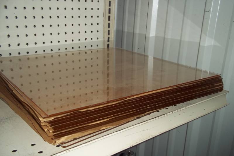 lot 212 image: 16 x 16 Archival Glass