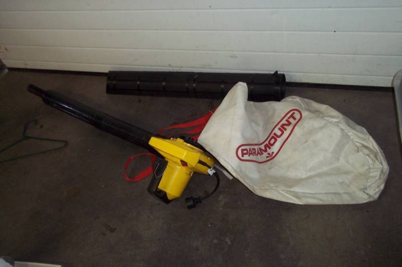 lot 213 image: Blower vac