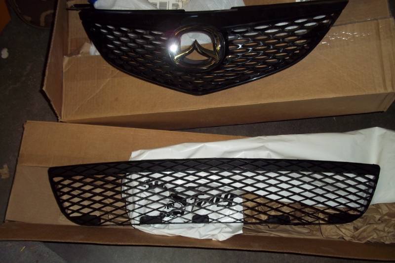 lot 216 image: Car Grill parts