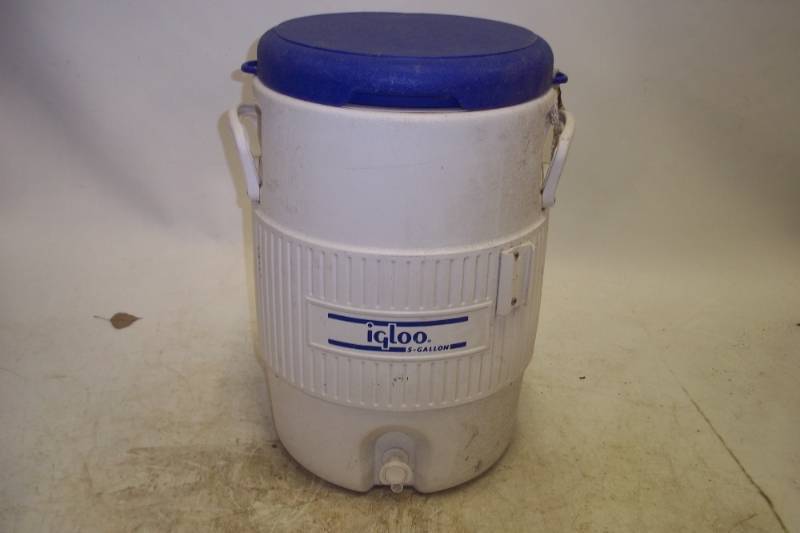 lot 252 image: 5 Gallon Water Cooler