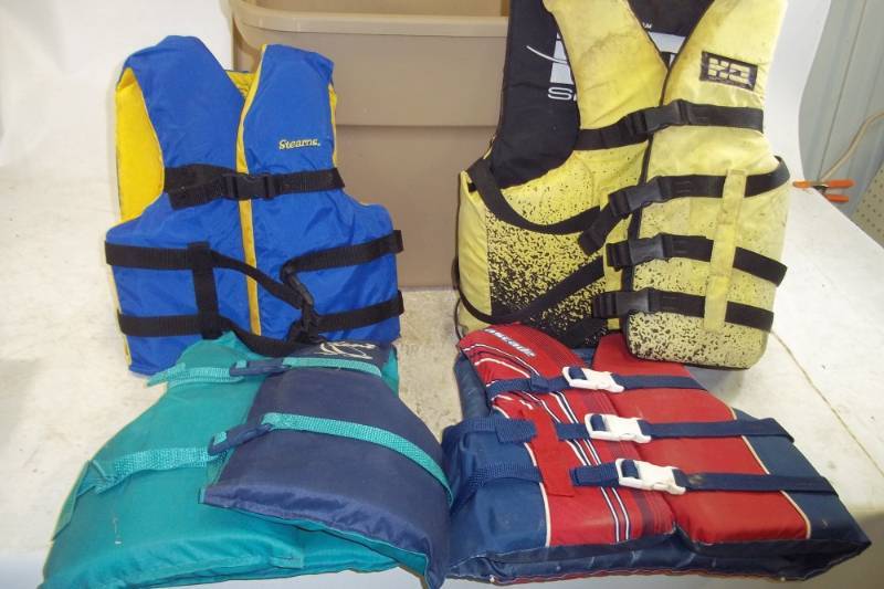 lot 255 image: Storage Tote with 4 Life Jackets