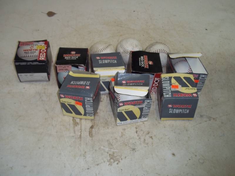 lot 257 image: 11 soft Balls