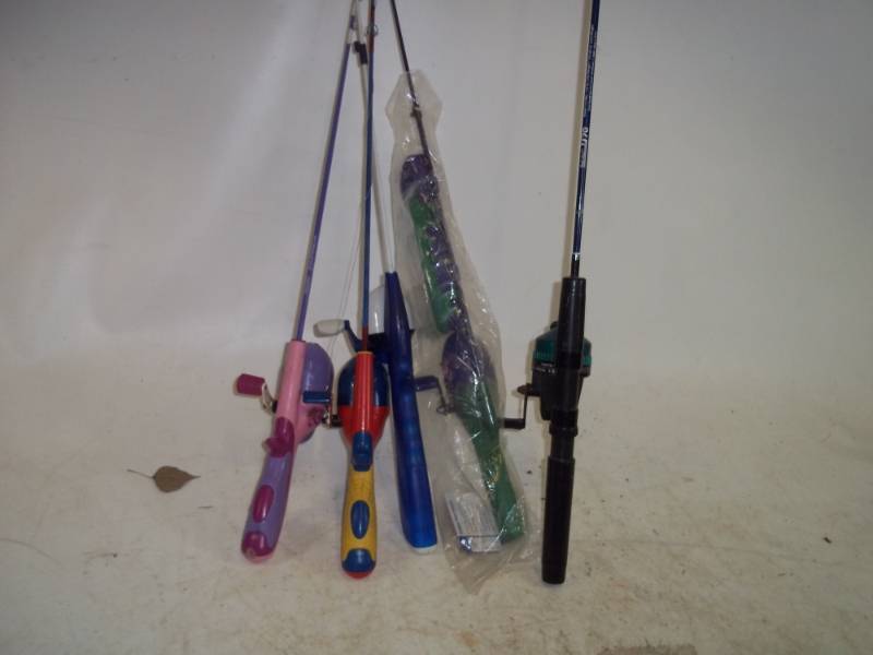 lot 274 image: 5 Fishing poles with reels