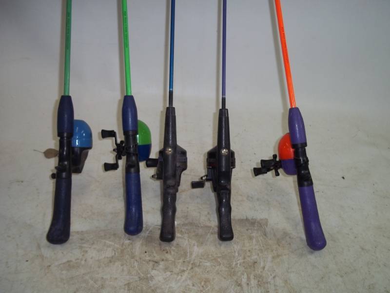 lot 275 image: 5 Fishing poles with reels