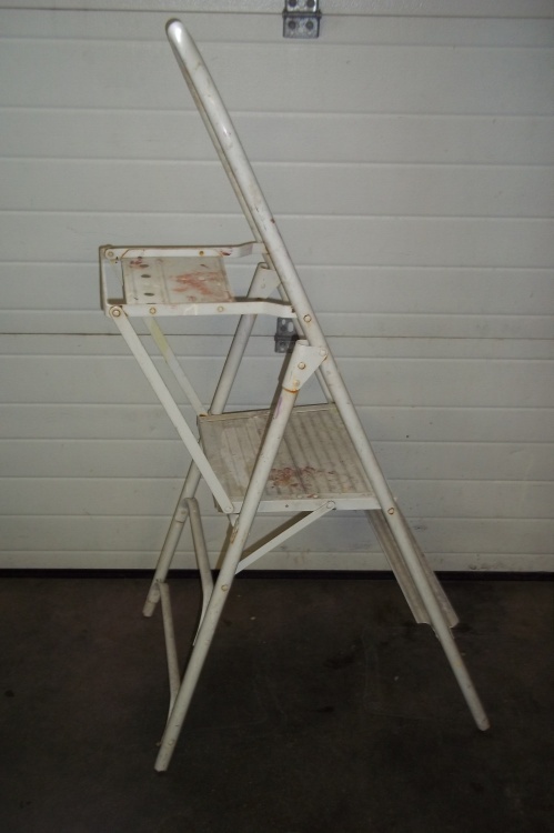 lot 302 image: Folding Step Stool