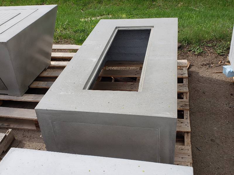 lot 12 image: Large Concrete Planter  Bench  Accent Piece