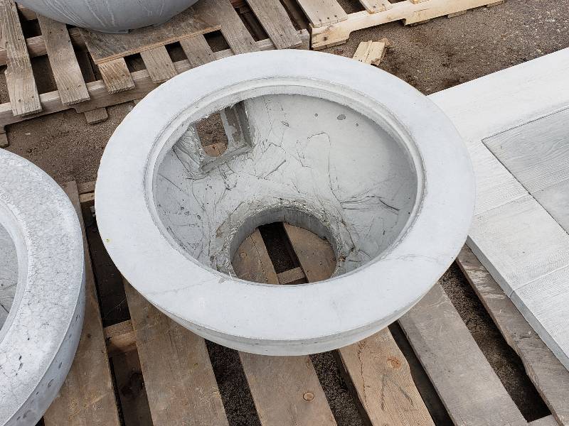 lot 24 image: Medium Concrete Planter  Accent Pot