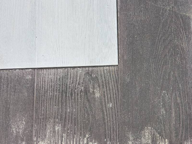 lot 26 image: Square Wood Grain Concrete Tabletop w Insert