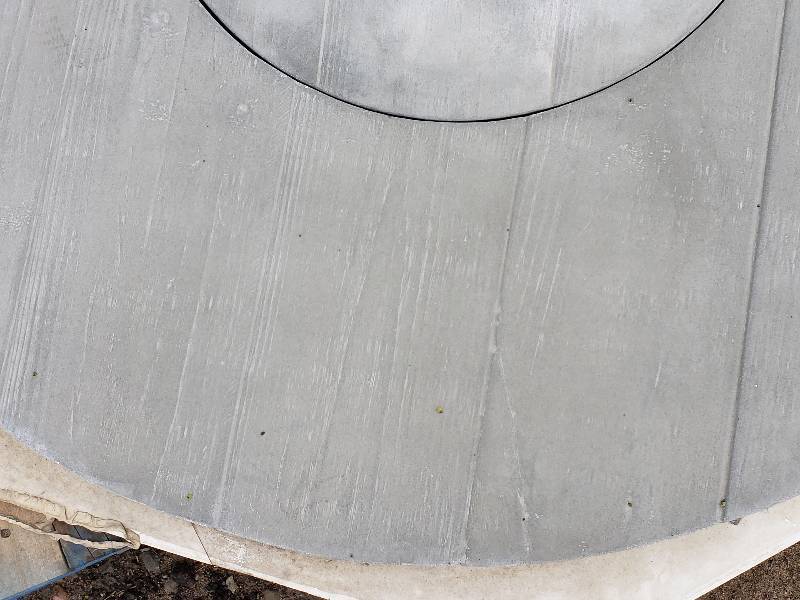 lot 37 image: Wood Grain Style Circular Concrete Table Top w Insert