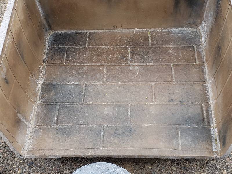 lot 47 image: Brick Styled Concrete Accent