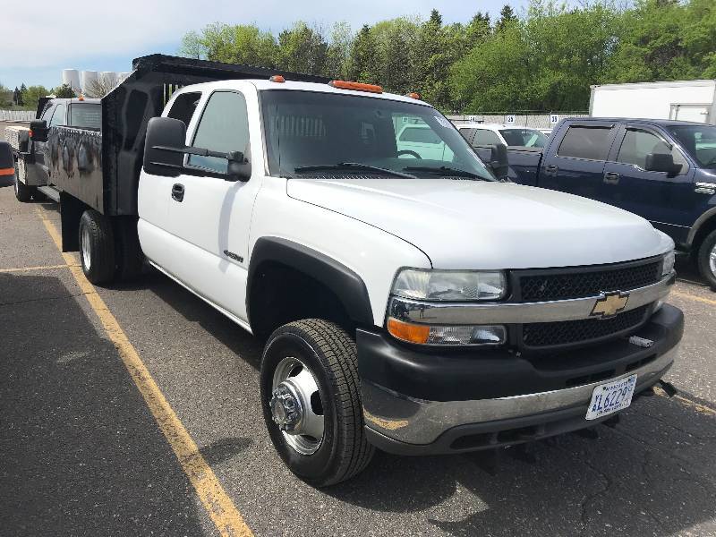 lot 3 image: 2001 Chevrolet Silverado 3500 Dump Truck