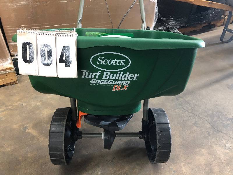 lot 4 image: Scotts Turf Builder DLX Broadcast Spreader