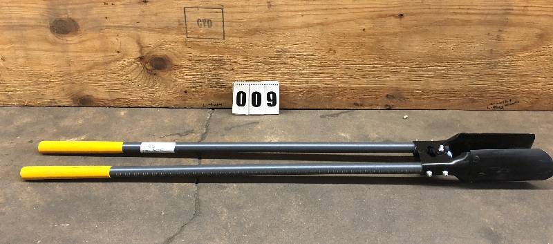 lot 9 image: True Temper Post Hole Digger With Built-In Ruler