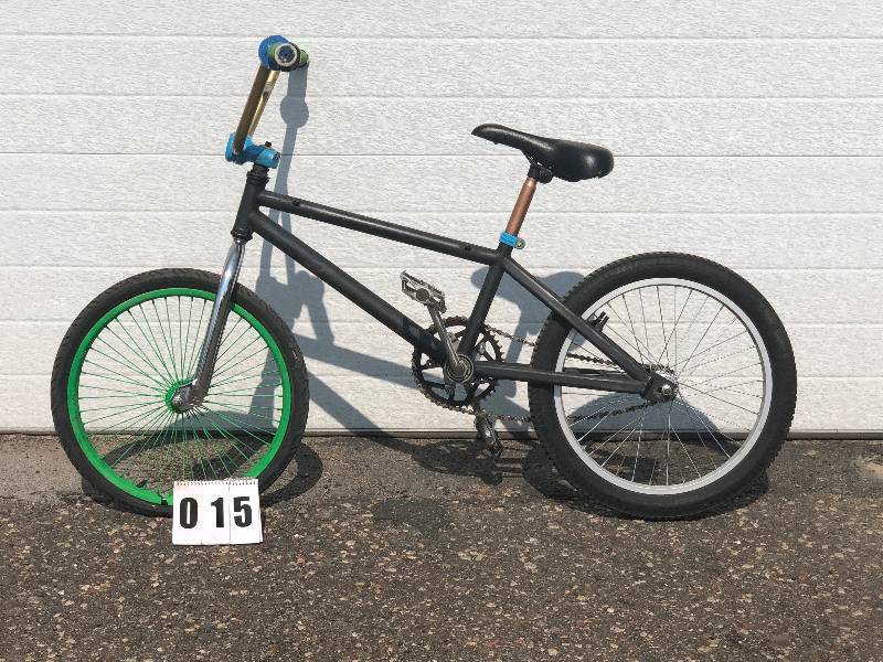 lot 15 image: Black & Green BMX Bike