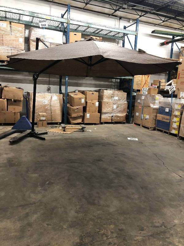 lot 18 image: Large Patio Umbrella