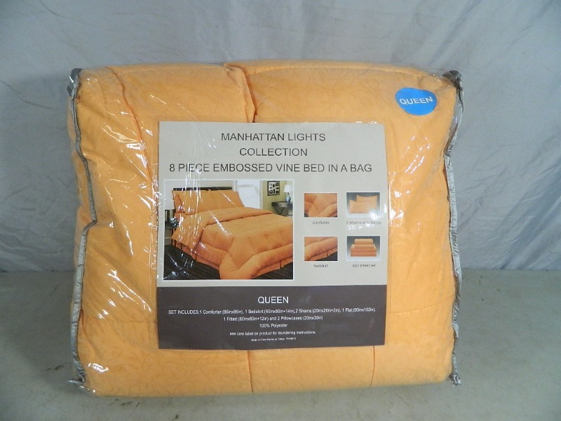 New Queen 8 Pc Bed in A Bag