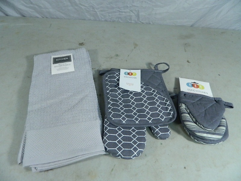New Kitchen Towel Set and New Oven Mitt Sets