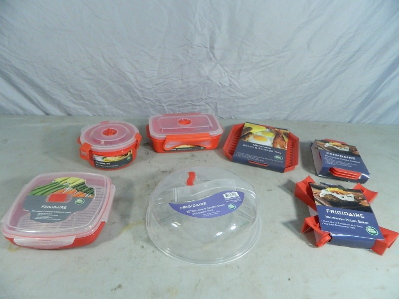 7 New Frigidaire Microwave Items