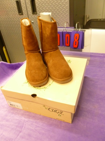 SnS Auctions # 321 New shoes & Boots