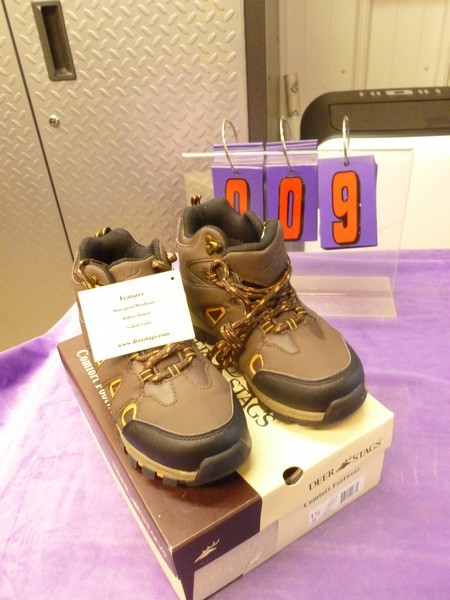 SnS Auctions # 321 New shoes & Boots