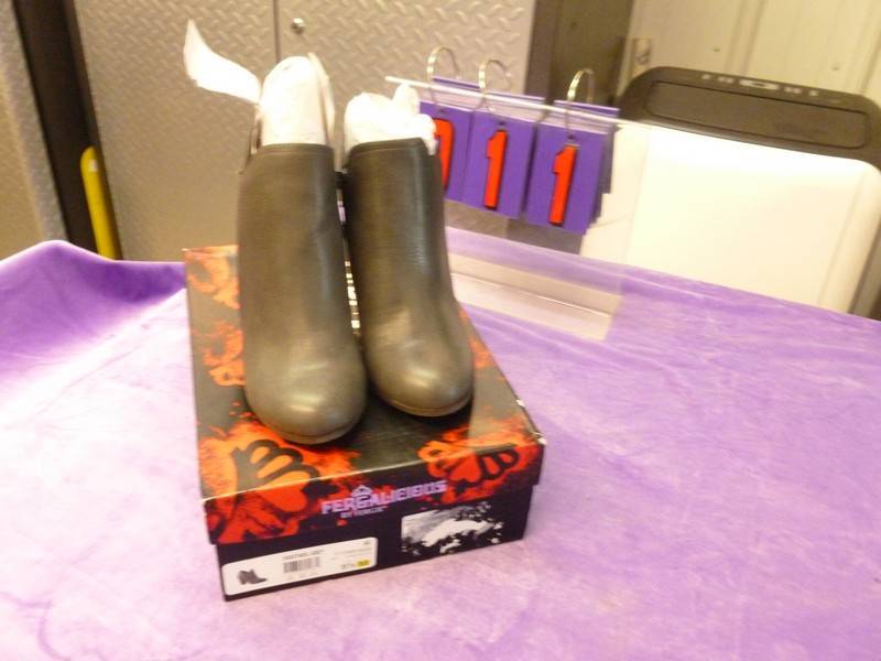 SnS Auctions # 321 New shoes & Boots