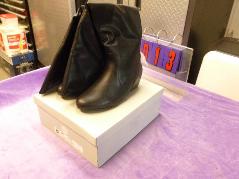 SnS Auctions # 321 New shoes & Boots