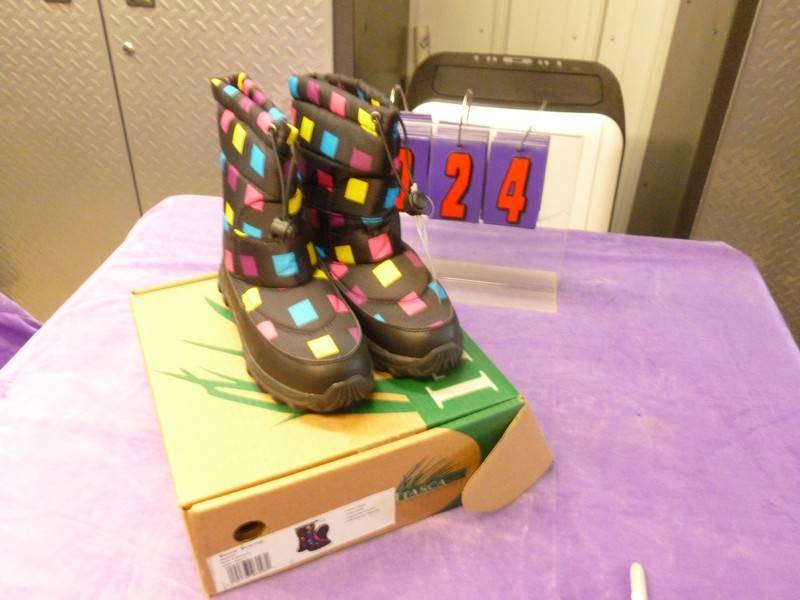 SnS Auctions # 321 New shoes & Boots