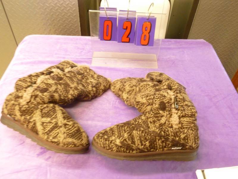 SnS Auctions # 321 New shoes & Boots