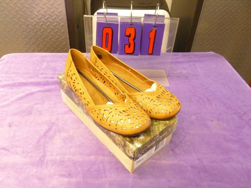 SnS Auctions # 321 New shoes & Boots