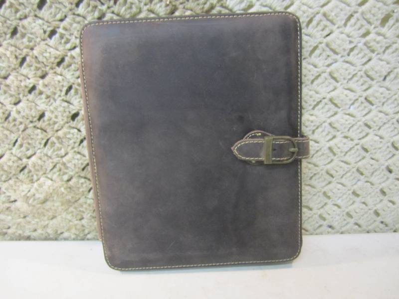 lot 6 image: Canyon Outback Leather Bear Canyon ...