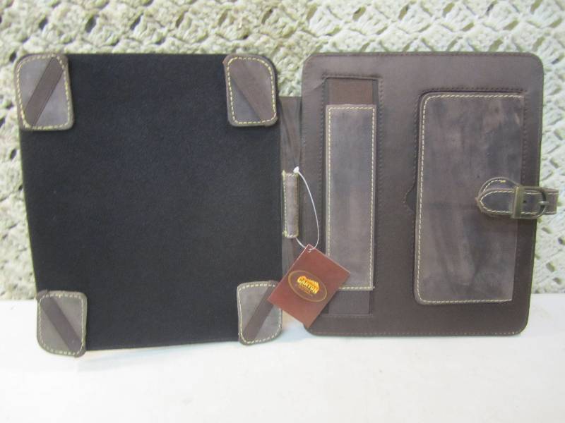 lot 7 image: Canyon Outback Leather Bear Canyon ...