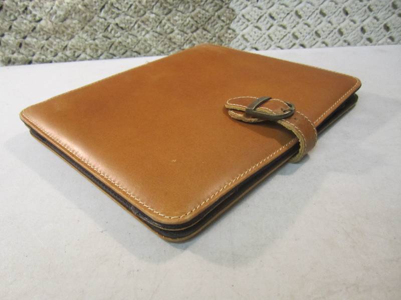 lot 11 image: Canyon Outback Leather Bear Canyon ...