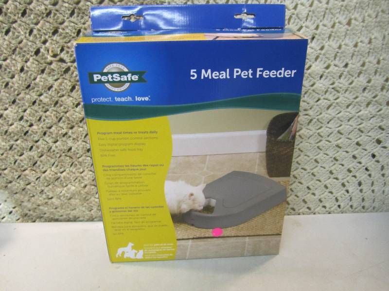 lot 21 image: PetSafe Eatwell 5 Meal Automatic Pe...
