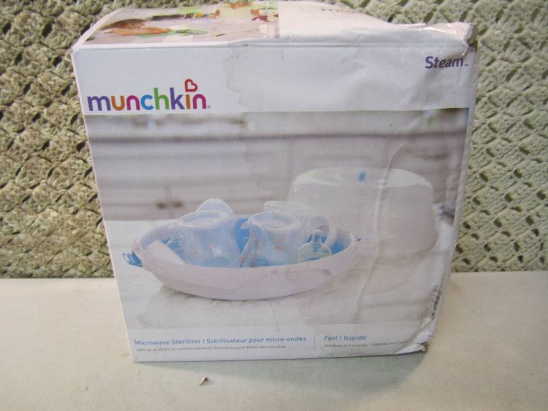 lot 48 image: Munchkin Steam Guard Microwave Ster...