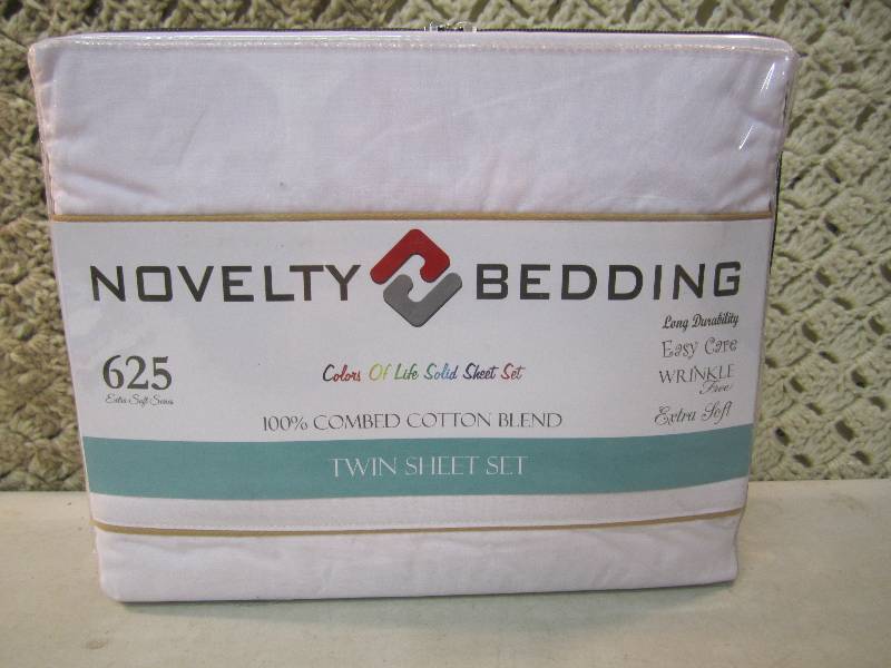lot 61 image: Novelty Bedding Twin Sheet Set Whit...